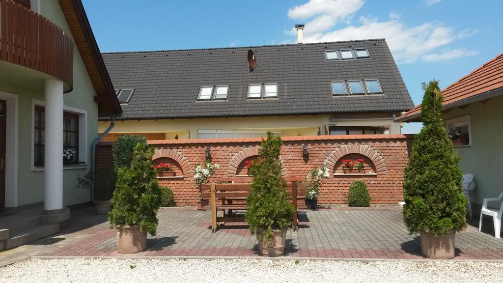 Gitta Apartman Bük Buitenkant foto